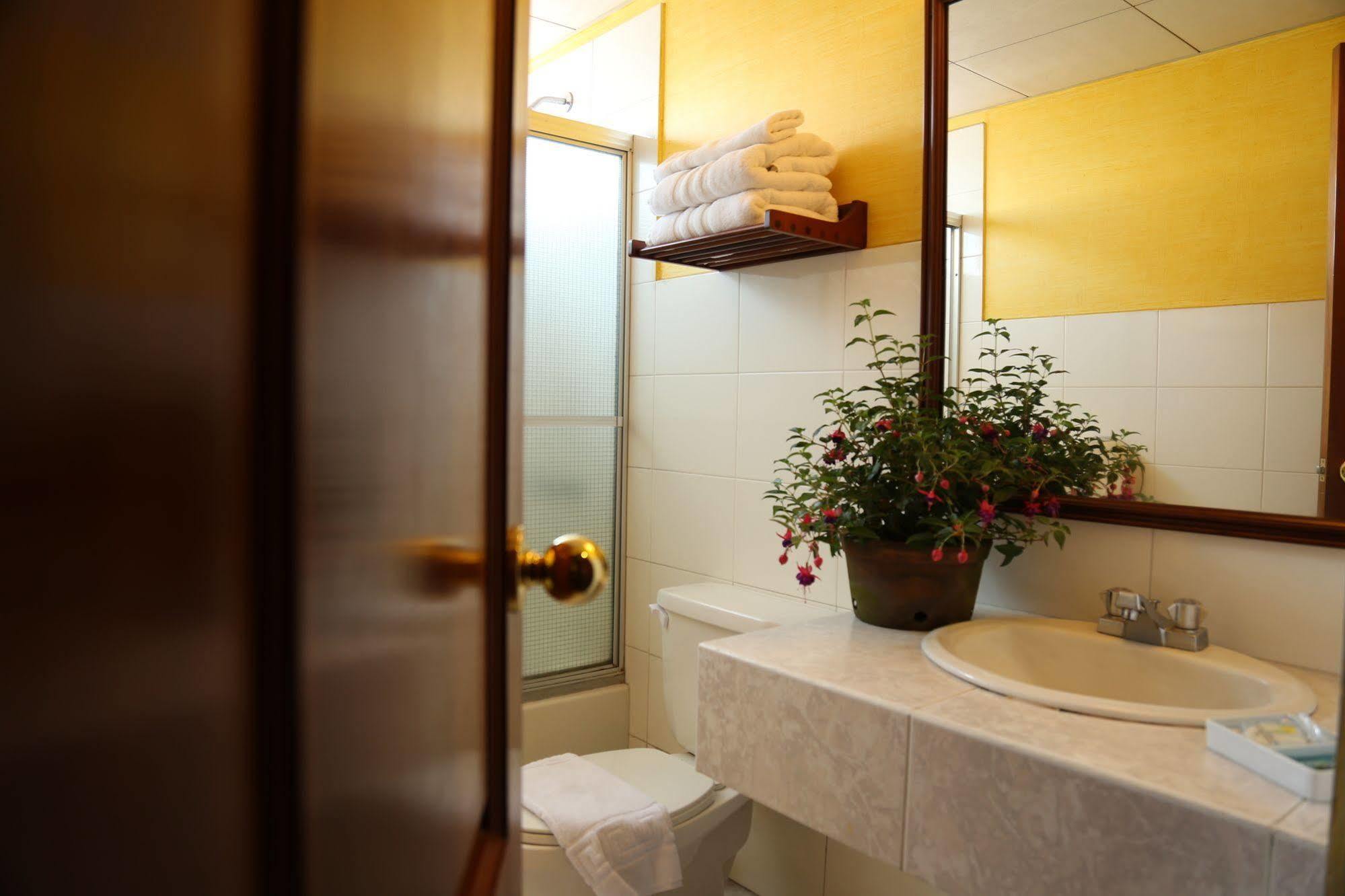 Hotel Residencia Del Sol Ville de Guatemala Extérieur photo